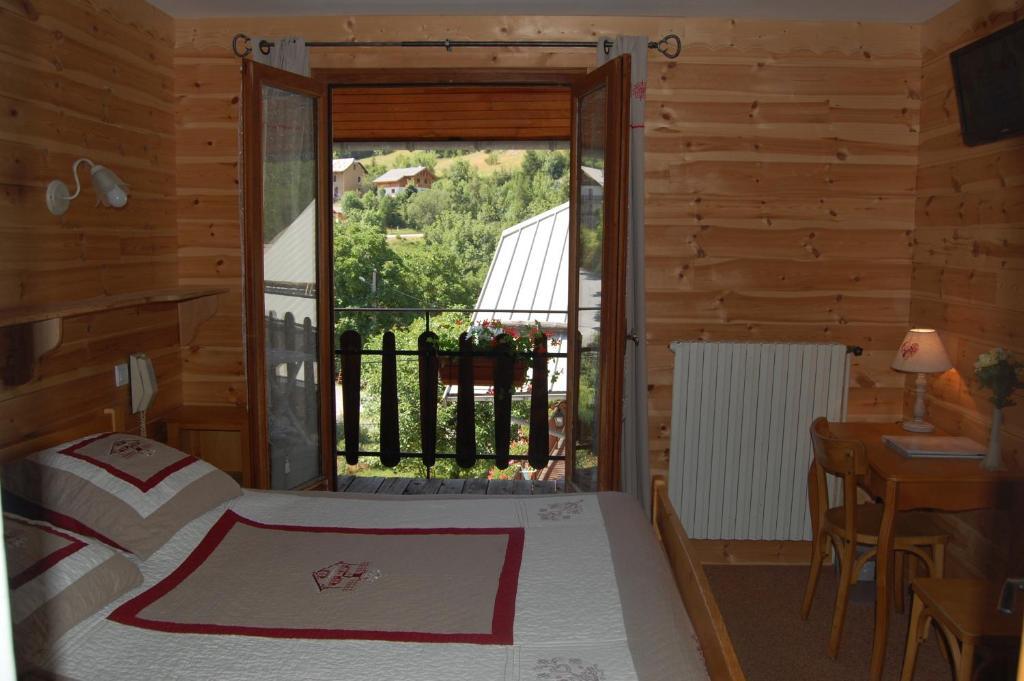 Au Bon Logis Hotel Risoul Room photo